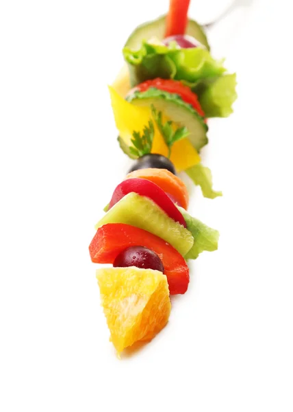 Snack de verduras en tenedor aislado en blanco —  Fotos de Stock