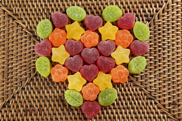 심장 모양에서 배열 하는 젤리 사탕 — 스톡 사진