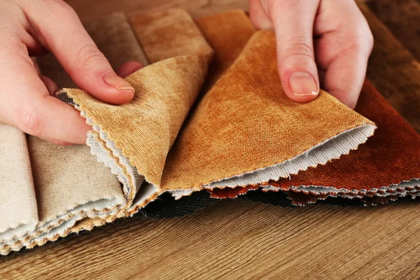 Woman chooses scraps of colored tissue on table close up — Stock Photo, Image