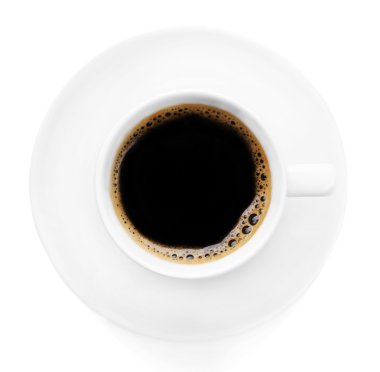 Beyaz üzerine izole edilmiş bir fincan kahve.