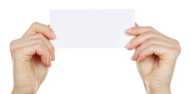 Boş kartı tutan eller beyaza izole edilmiş.