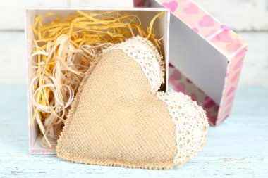 ahşap masa mevcut kutusunda Vintage kalp