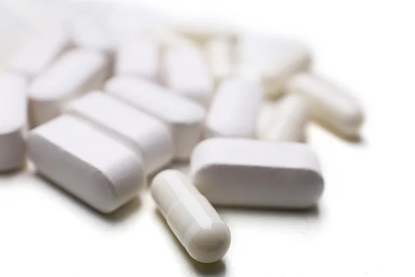 Montón de pastillas aisladas en blanco —  Fotos de Stock