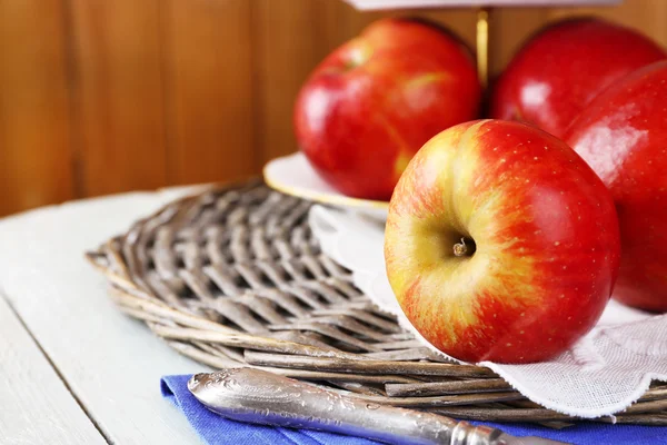 Közelről ízletes érett alma-tábla — Stock Fotó