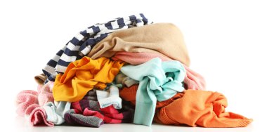 farklı kıyafetler yığını