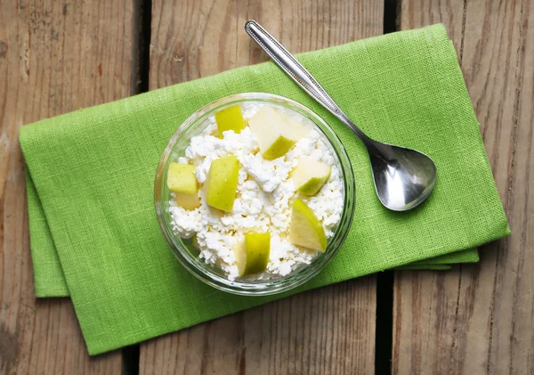 Cottage cheese with green apple — Stock Photo, Image