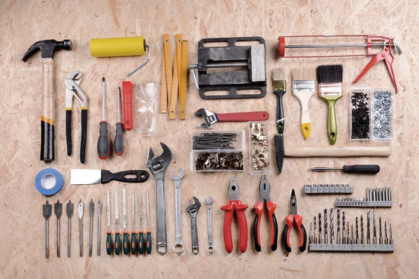 kontrplak, üstten görünüm üzerinde araçlar kümesi