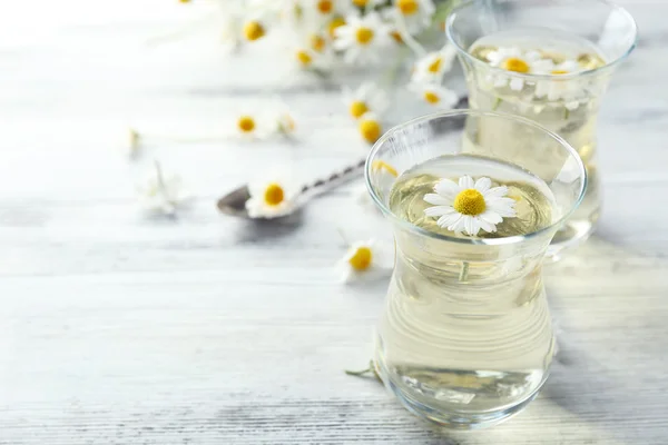 Glass of chamomile tea with chamomile flowers — Stock Photo, Image