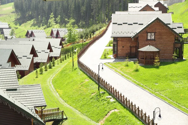 Casas sobre montanhas dos Cárpatos — Fotografia de Stock