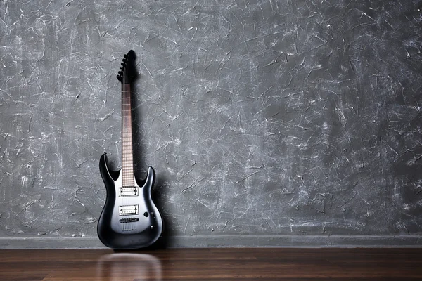 Electric guitar on wall background — Stock Photo, Image