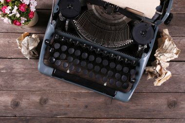 Ahşap masa Retro daktiloda