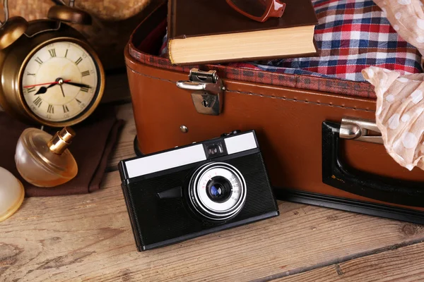 Packing suitcase for trip — Stock Photo, Image