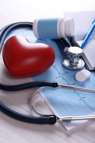 Cardiogram with stethoscope and red heart — Stock Photo, Image