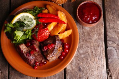 Kızılcık soslu lezzetli kavrulmuş et