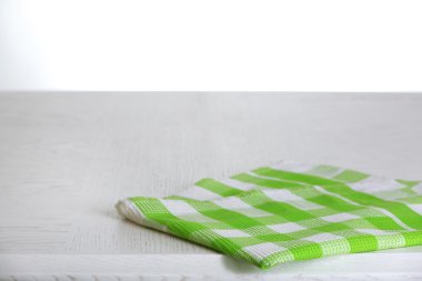 peçete ile ahşap masa