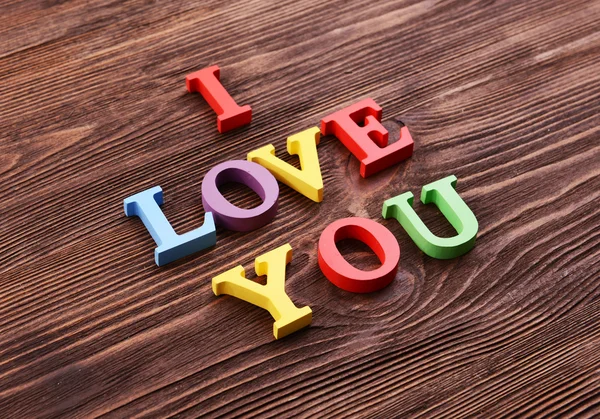 Inscripción I LOVE YOU hecho de letras de colores — Foto de Stock