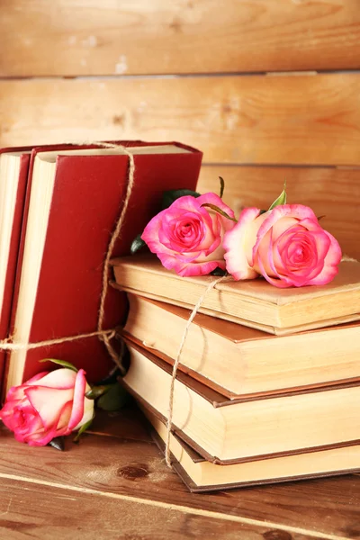 Tied books with pink roses — Stock Photo, Image