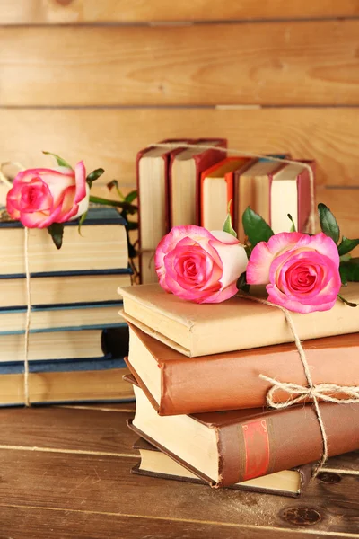 Tied books with pink roses — Stock Photo, Image