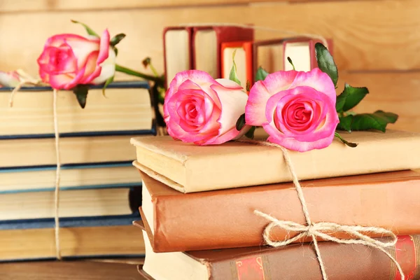 Tied books with pink roses — Stock Photo, Image