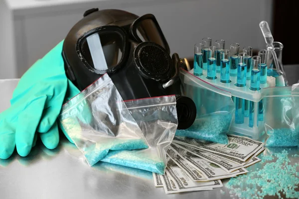 Drug laboratory: blue  methamphetamine and mone — Stock Photo, Image