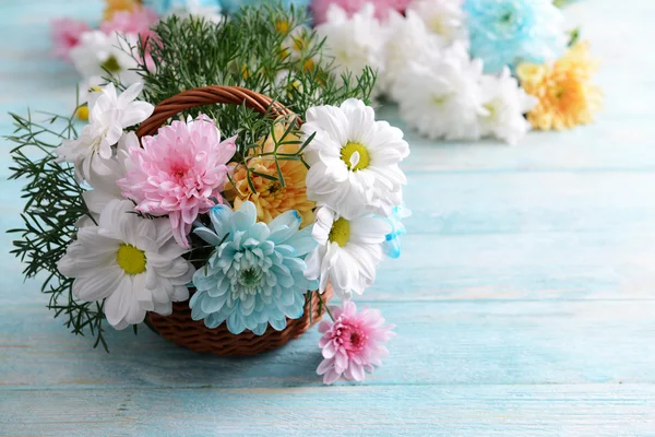 Colorful chrysanthemum in basket — Stock Photo, Image