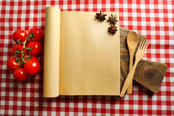 Livro de receitas aberto na toalha de mesa — Fotografia de Stock