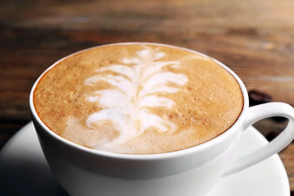 Tazza di caffelatte art con grani, primo piano — Foto Stock