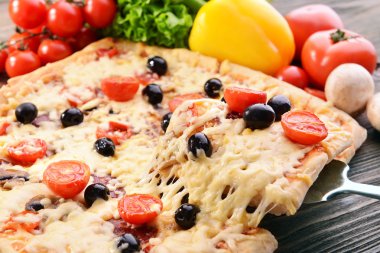 lezzetli ev yapımı pizza üzerinde tablo yakın çekim