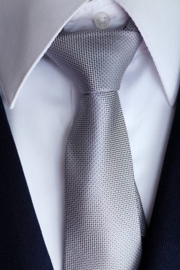 gömlek ve kravat ile erkek ceket