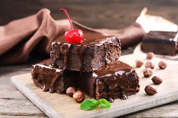 Delicious chocolate cakes on table close-up — Stock Photo, Image