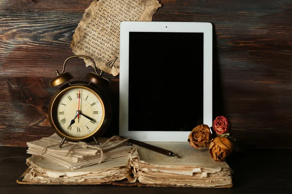 Ancient things and tablet on wooden background — Stock Photo, Image