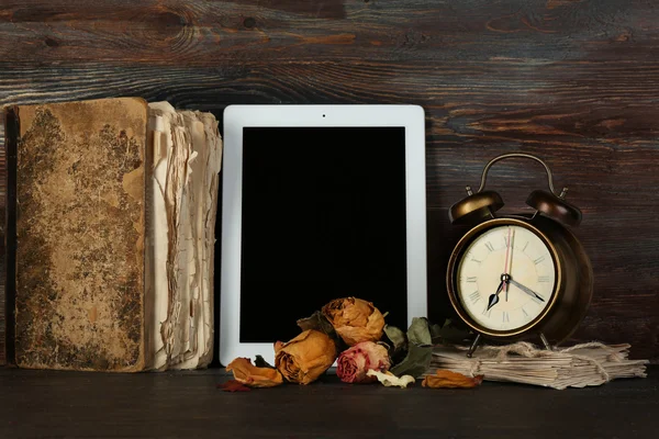 Ancient things and tablet on wooden background — Stock Photo, Image