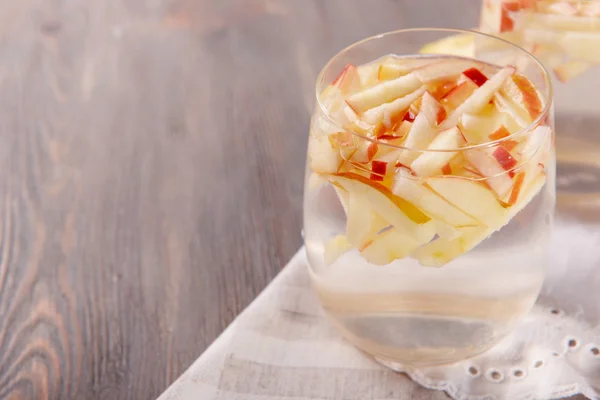 Glasses of apple cider on table close up — Stock Photo, Image