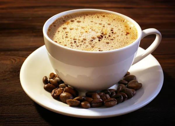 Taza de café en la mesa de cerca — Foto de Stock