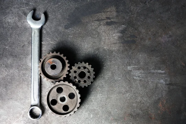 Group of rusty transmission gears on table — Stock Photo, Image