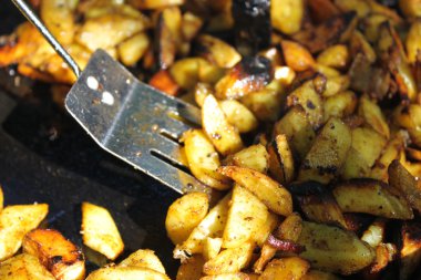 patates kızartması closeup ile kızartma tavası