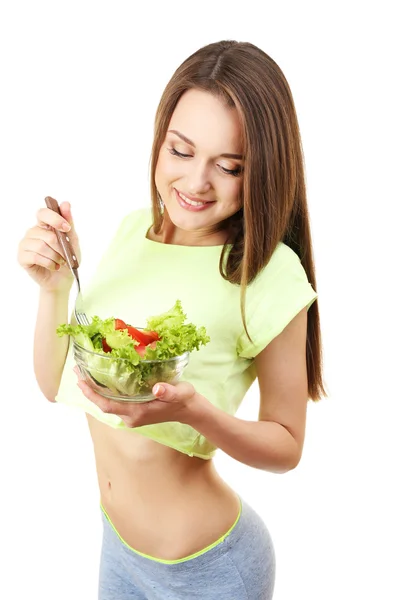 Jeune femme mince avec bol en verre de salade diète isolé sur blanc — Photo