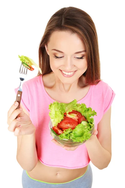 Jeune femme mince avec bol en verre de salade diète isolé sur blanc — Photo