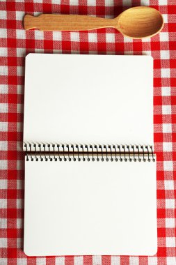 renk masa örtüsü arka plan üzerine açık tarif kitabı