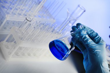 bilim adamı el laboratuvar test tüpü