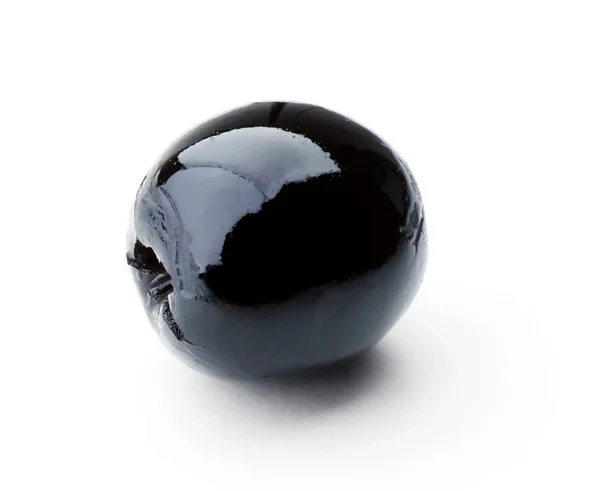 Oliva negra aislada sobre blanco — Foto de Stock