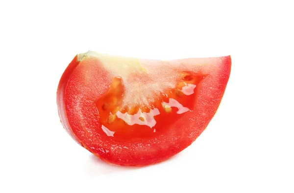 Pedaço de tomate isolado em branco — Fotografia de Stock