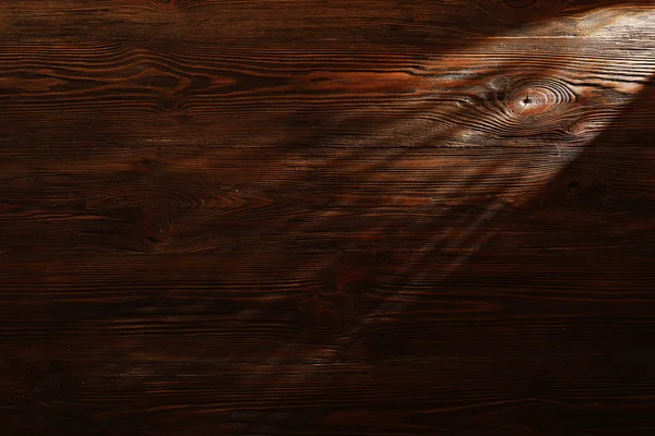 Faisceau lumineux sur fond en bois — Photo