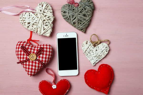 Smart phone bianco con cuori — Foto Stock