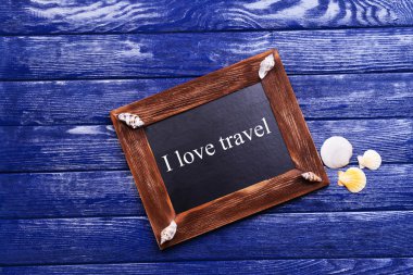 ahşap arka plan üzerinde seyahat yazıt