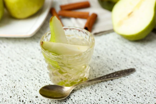 Zumo de pera con frutas frescas —  Fotos de Stock