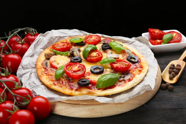 Leckere Pizza mit Gemüse — Stockfoto