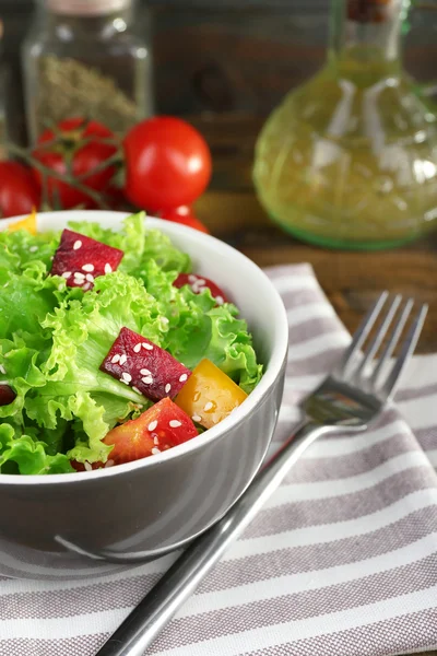 Mísa čerstvého zeleného salátu — Stock fotografie