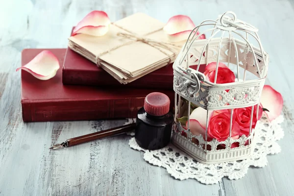 Fresh roses with old book — Stock Photo, Image