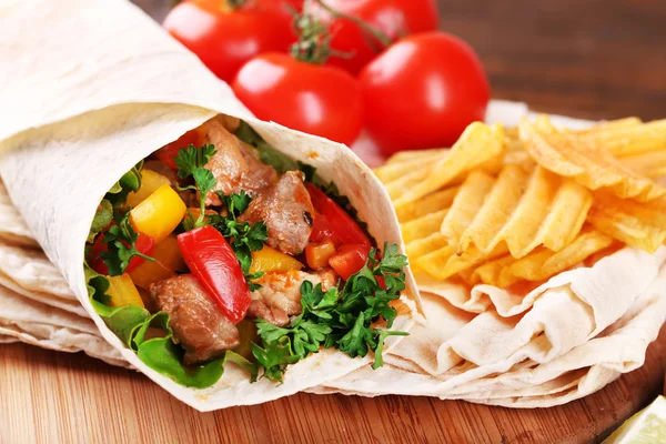 Burrito fatto in casa con verdure — Foto Stock